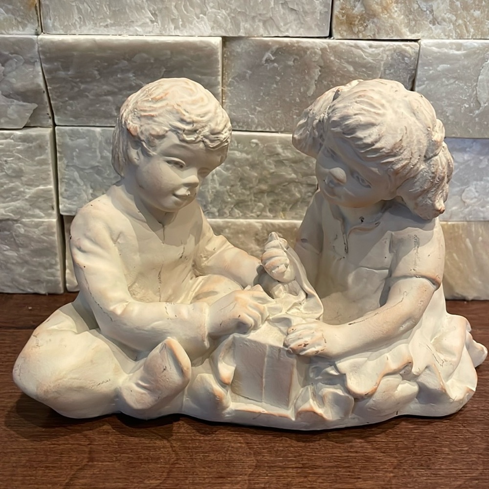 Heartwarming First Edition Wrapping Mom’s Present statue